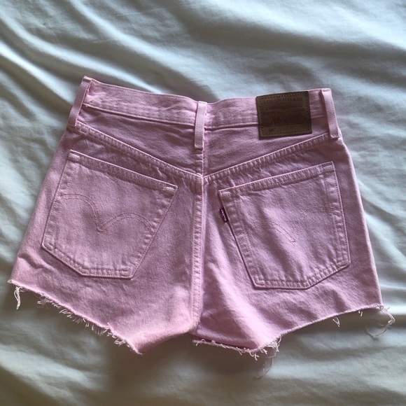 Pink Levi’s Denim Shorts - Picture 4 of 4